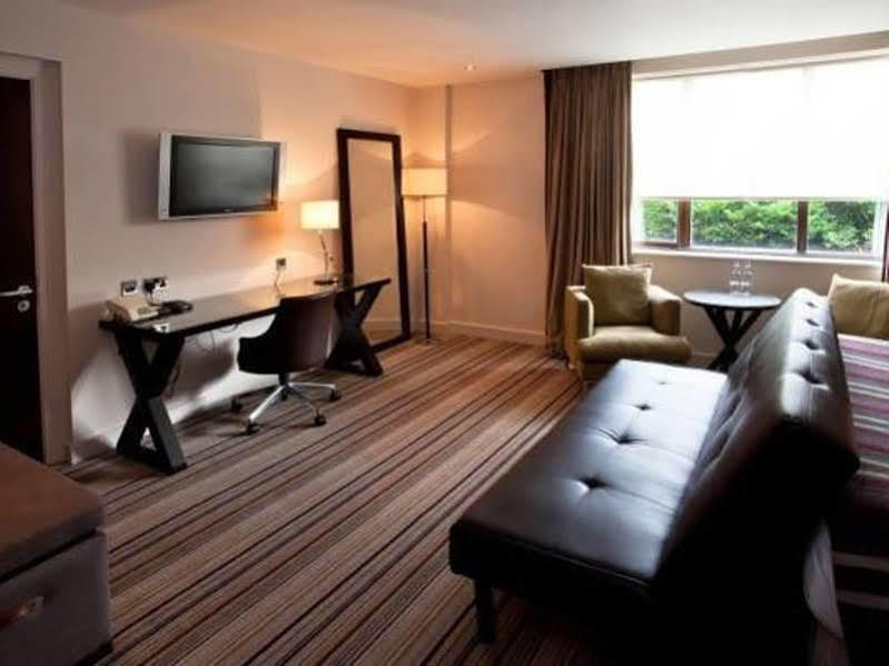 Daresbury Park Hotel & Spa Buitenkant foto